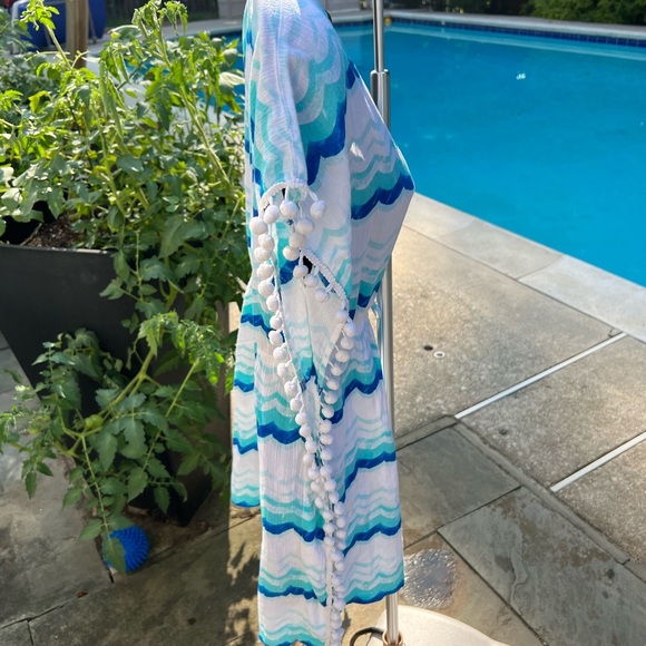 White and Blue Wave Beach Cover Up - Picture 11 of 14